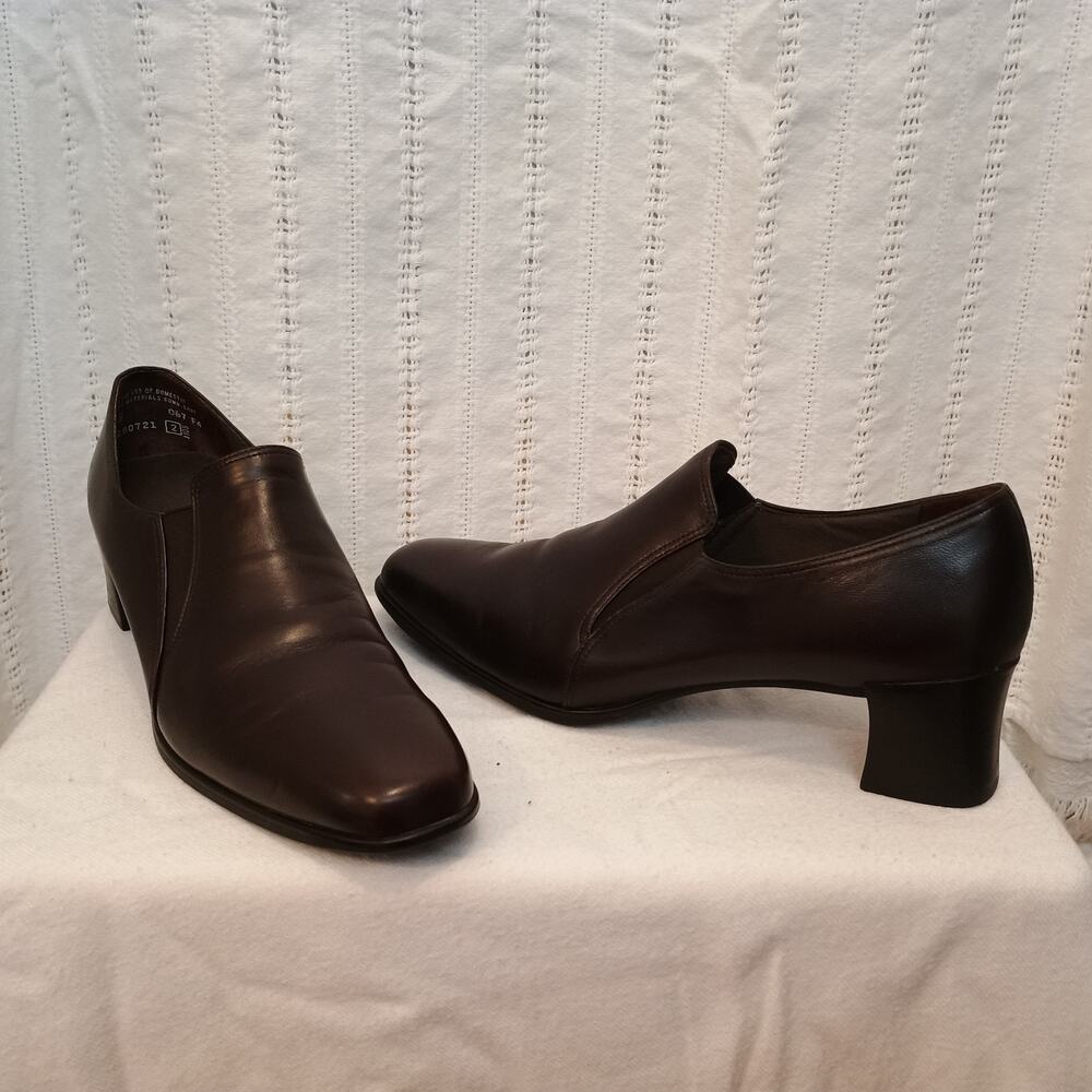 Munro American M280721 "Liz" size 10N Block Heel Dark Brown Kidskin Leather EUC